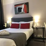 Hotell Dauphin Puteaux