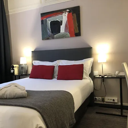 Hotel Dauphin Puteaux