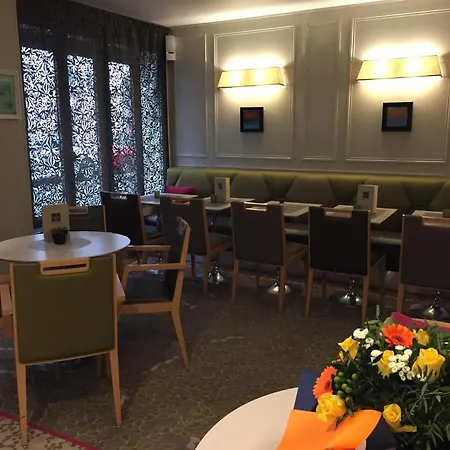 Hotel Dauphin Puteaux