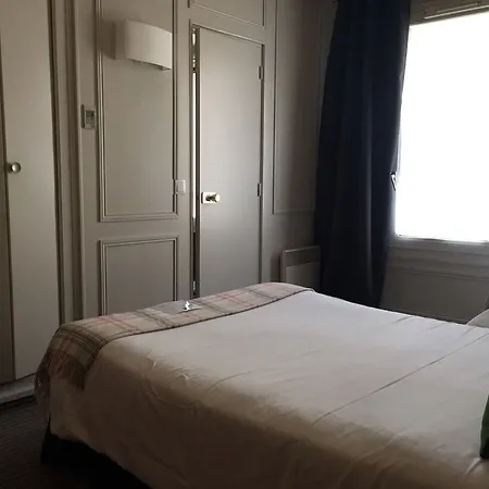 Отель Dauphin 3*