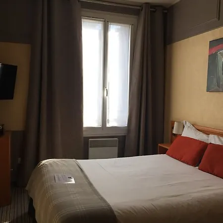Отель Dauphin Пюто