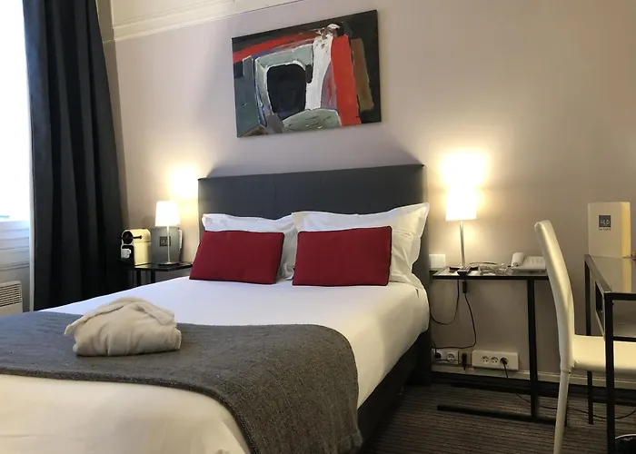 Szálloda Dauphin Puteaux