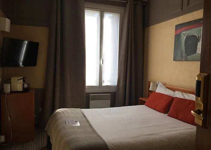 Hotel Dauphin Puteaux